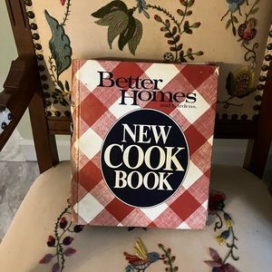 VINTAGE BETTER HOMES & GARDENS NEW COOKBOOK 1981 HARDCOVER  5 RING BINDER